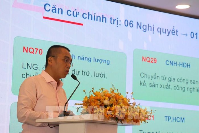 Ông Lê Việt Cường, Phó Viện trưởng Viện Năng lượng thuộc Bộ Công Thương phát biểu tại tọa đàm. Ảnh: Thanh Vũ - TTXVN