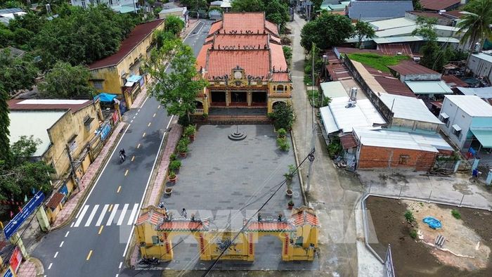 Không gian rộng rãi của đình Hiệp Ninh trở thành nơi tổ chức nhiều hoạt động văn hóa, nghệ thuật, góp phần phát huy giá trị di tích trong đời sống cộng đồng. Ảnh: Giang Phương - TTXVN