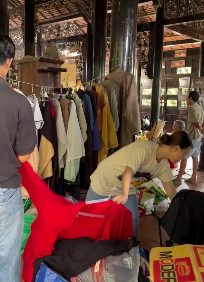 Khu vực hóa trang của đoàn phim. Ảnh: Chụp màn hình FBNV