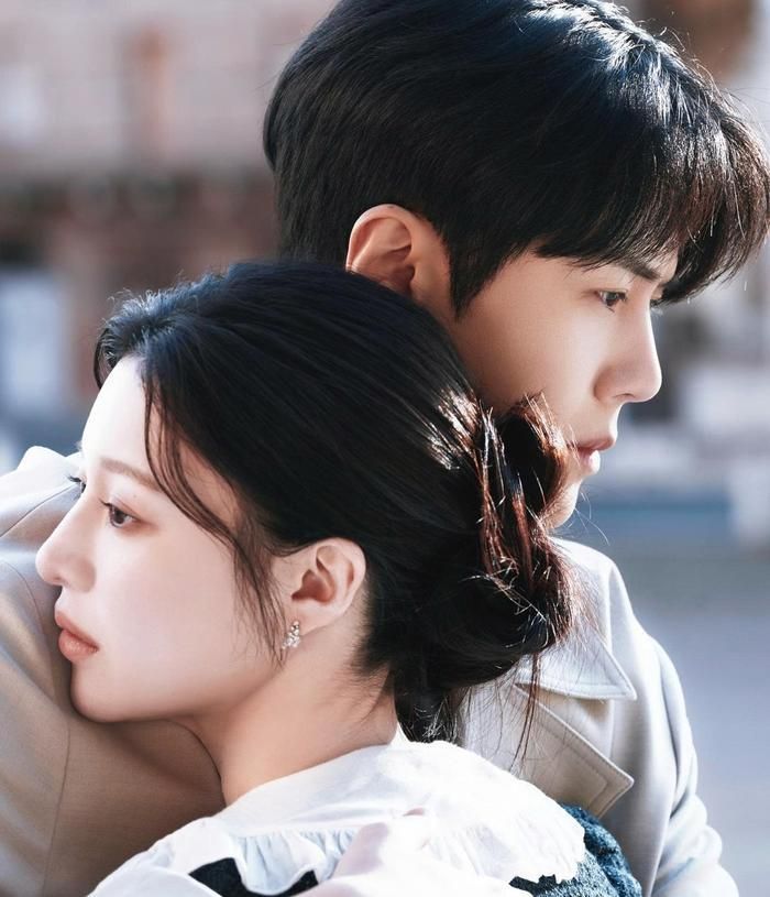 Màn tái hợp của Kim Seon Ho và Go Youn Jung khiến người hâm mộ nhớ lại sức hút của cặp đôi trong Tiếng Yêu Này Anh Dịch Được Không?.