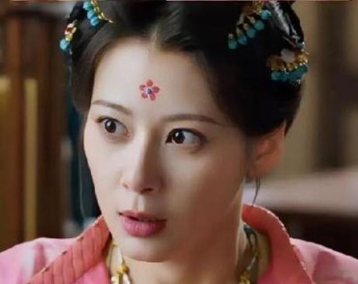 Diễn xuất của Triệu Chiêu Nghi trong Ngự Đình Dao đang trở thành chủ đề gây tranh cãi trên mạng xã hội. Ảnh: SIna.