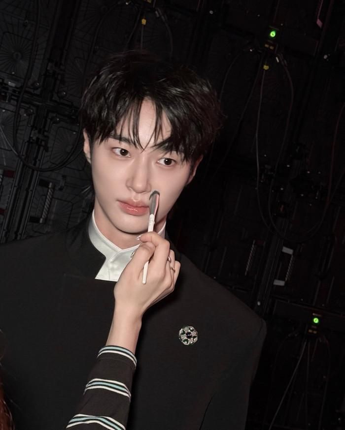 Byeon Woo Seok thu hút mọi ánh nhìn với diện mạo chuẩn nam thần. (Nguồn: IGNV)