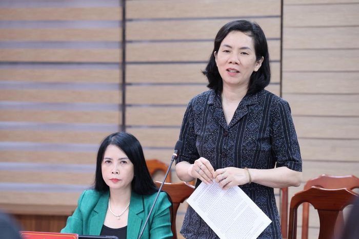 Đồng chí Nguyễn Thị Minh Hương, Ủy viên Ban Thường vụ Đảng ủy, Phó Chủ tịch Hội LHPN Việt Nam, phát biểu ý kiến