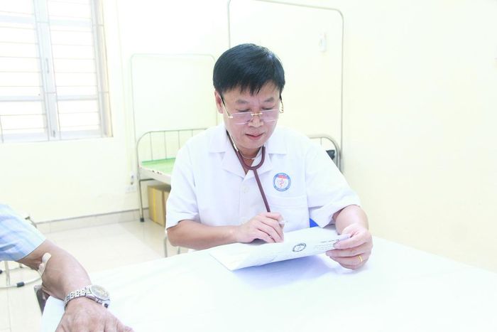 Ông Dương Quý Đông, Giám đốc Trạm Y tế xã Thiên Lộc 