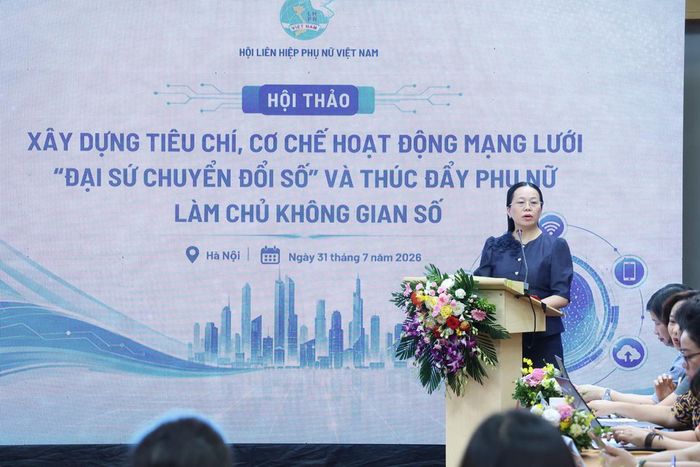 Phó Chủ tịch Hội LHPN thành phố Hải Phòng Phạm Thị Thúy Hải trình bày tham luận