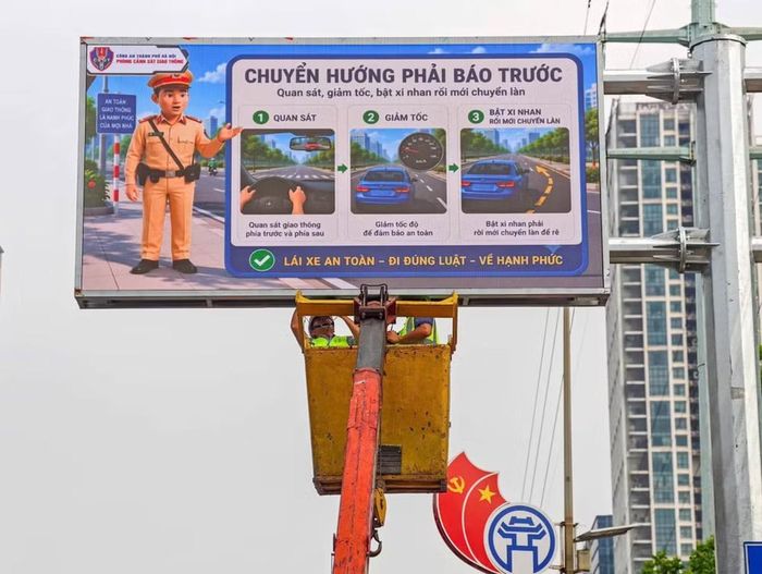 Màn hình LED hiển thị các thông điệp cho người dân, nhằm nâng cao ý thức và bảo đảm an toàn giao thông. Ảnh: Cục Cảnh sát giao thông