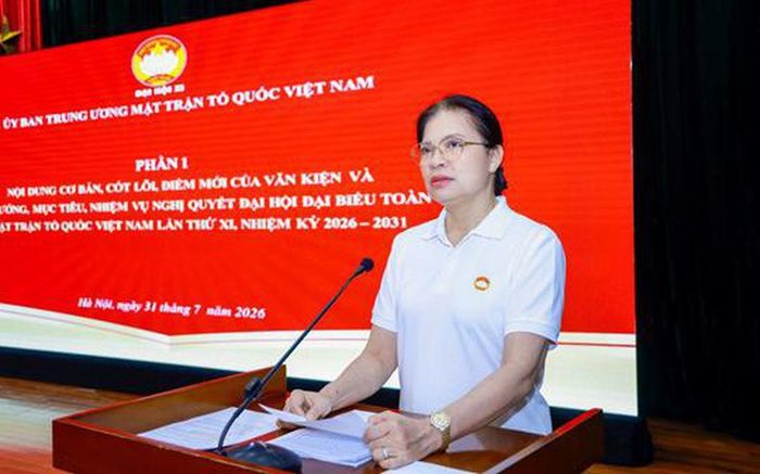 Bà Hà Thị Nga, Ủy viên Trung ương Đảng, Phó Chủ tịch - Tổng Thư ký UBTƯ MTTQ Việt Nam, phát biểu tại Hội nghị