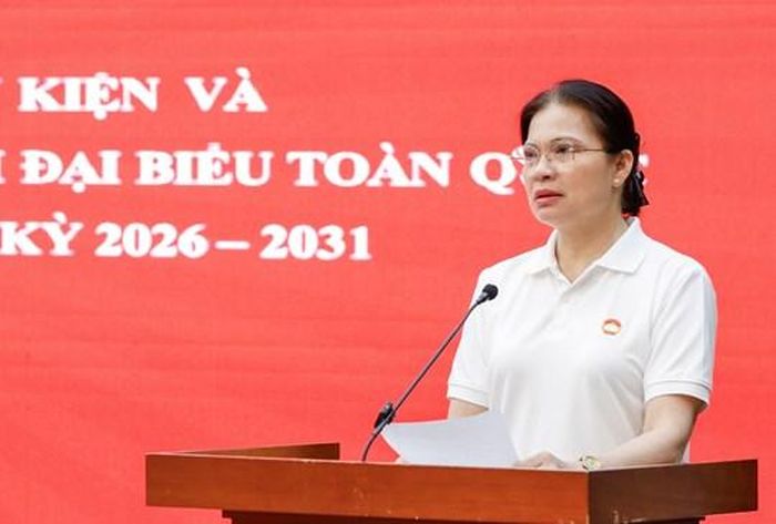 Bà Hà Thị Nga - Ủy viên Trung ương Đảng, Phó Chủ tịch - Tổng Thư ký UBTƯ MTTQ Việt Nam phát biểu tại Hội nghị