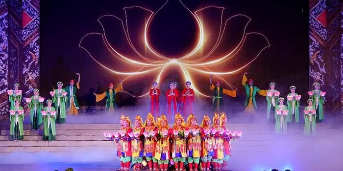 Trong nhiều năm qua, Nhà hát đã làm tốt công tác biểu diễn phục vụ các ngày lễ lớn như lễ hội đêm giao thừa, lễ kỉ niệm những dấu mốc lịch sử trọng đại của quê hương, đất nước, đặc biệt là các kì lễ hội Festival... Ảnh: nhanhac.com.vn
