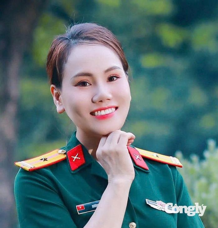 Ca sĩ Cẩm Tú sở hữu chất giọng vô cùng trong sáng, mượt mà và đặc biệt thành công với những bài hát về Bác Hồ.