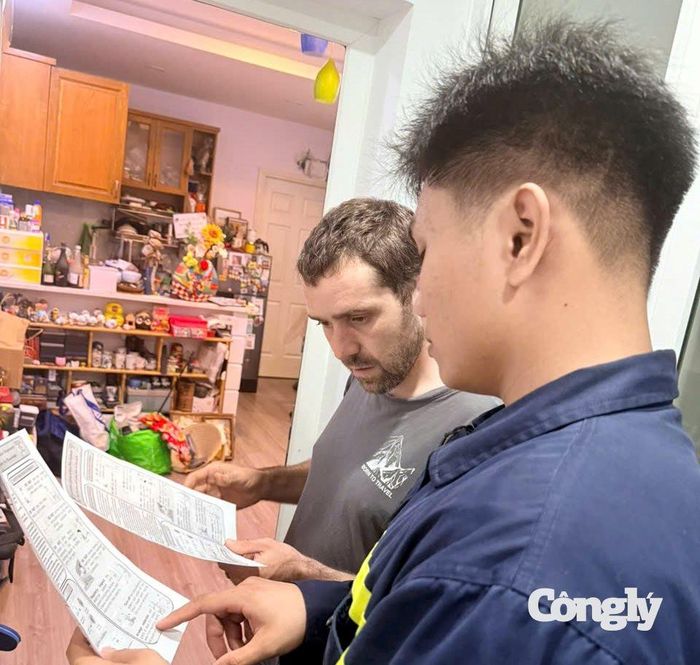 Lực lượng Cảnh sát PCCC&amp;CNCH Công an TP.HCM còn triển khai mô hình phổ biến kiến thức, kỹ năng PCCC bằng tiếng nước ngoài, góp phần nâng cao ý thức phòng ngừa cháy, nổ trong cộng đồng.