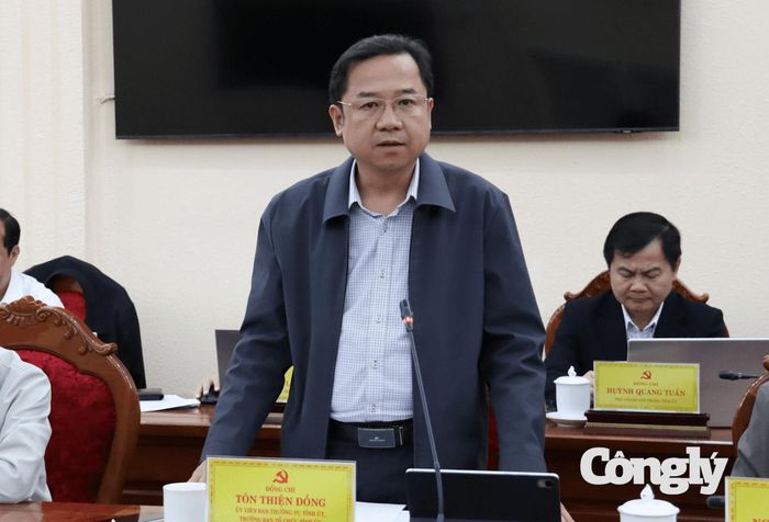 Trưởng Ban Tổ chức Tỉnh ủy Tôn Thiện Đồng phát biểu thảo luận tại hội nghị.