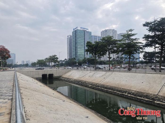 10 dự án khẩn cấp giai đoạn I cơ bản đã hoàn thành và đưa vào vận hành, phục vụ giải quyết úng ngập trong các trận mưa vừa qua. Ảnh chụp Dự án Cải tạo, nâng cấp, xây dựng mới một số hạng mục công trình tiêu thoát nước đoạn qua đường Xuân Tảo.
