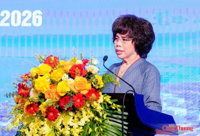 Anh hùng Lao động Thái Hương, Nhà sáng lập kiêm Chủ tịch Hội đồng Chiến lược Tập đoàn TH, Tổng giám đốc Ngân hàng TMCP Bắc Á phát biểu tham luận tại hội nghị.