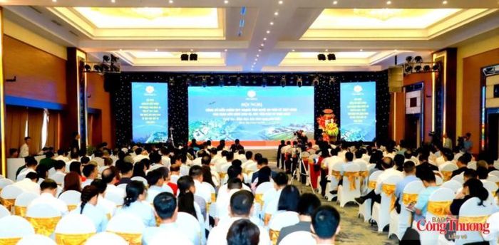 Đông đảo đại biểu tham dự hội nghị.