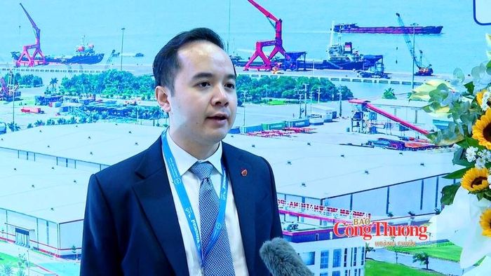 Ông Võ Quốc Huy - Chủ tịch HĐQT kiêm Tổng Giám đốc Cảng Quốc tế Long An trao đổi với phóng viên Báo Công Thương