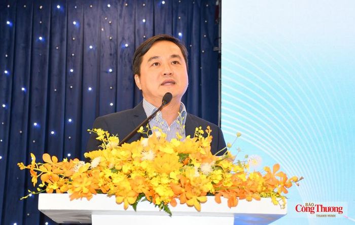 Ông Bùi Tá Hoàng Vũ, Giám đốc Sở Công Thương TP. Hồ Chí Minh, phát biểu tổng kết tọa đàm.