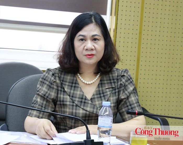 Bà Nguyễn Minh Huệ, Ủy viên BCH Đảng bộ Bộ Công Thương, Thành viên Ban Chỉ đạo 35 Đảng ủy Bộ Công Thương, Quyền Trưởng ban Tuyên giáo và Dân vận Đảng ủy Bộ Công Thương, Thành viên Ban Tổ chức Cuộc thi - Thành viên Hội đồng sơ khảo phát biểu tại cuộc họp.