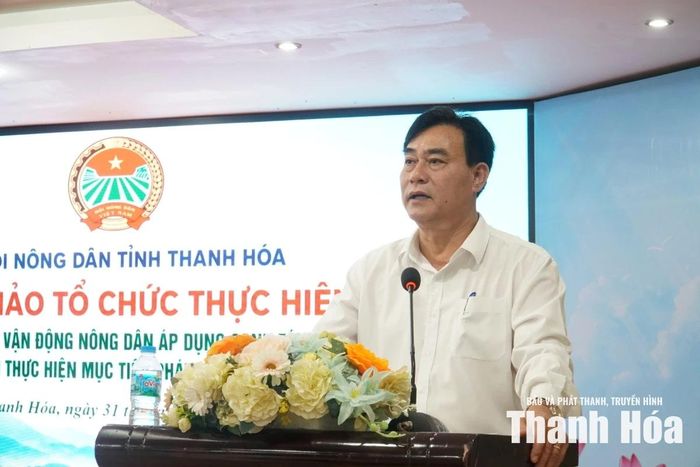 Chủ tịch Hội Nông dân tỉnh Nguyễn Quốc Tiến phát biểu tại hội thảo.