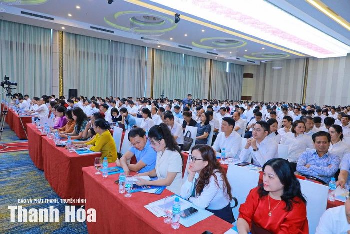 Các đại biểu dự buổi lễ.