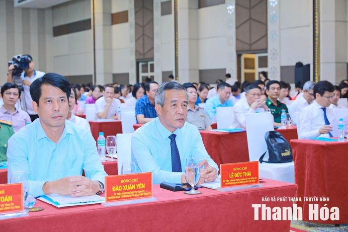 Bí thư Tỉnh ủy Lê Đức Thái và đại biểu dự buổi lễ.