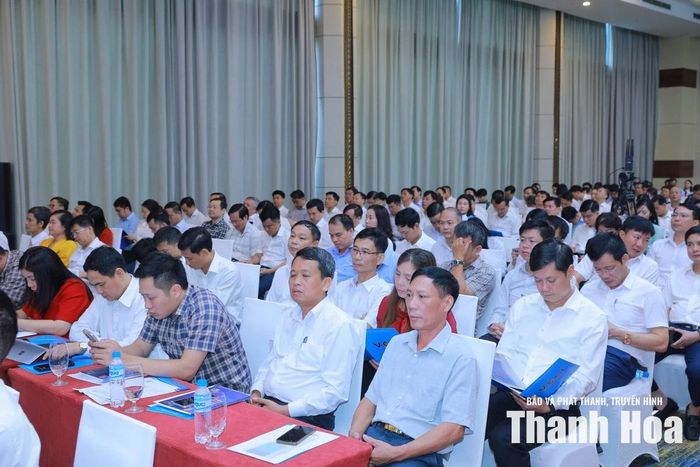 Các đại biểu dự buổi lễ.