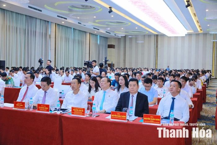 Các đại biểu dự buổi lễ.