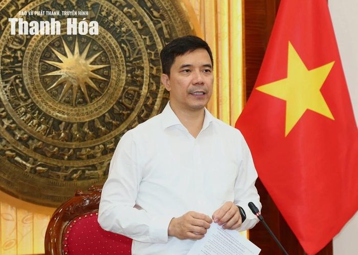 Phó Bí thư Thường trực Tỉnh ủy Nguyễn Hồng Phong phát biểu tại hội nghị.