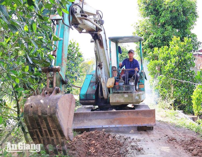 Khởi công kiên cố hóa tuyến tây kênh 2.