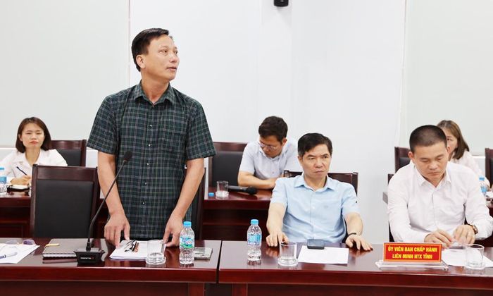  Đồng chí Nguyễn Hồng Quang, Phó Giám đốc Sở Nông nghiệp và Môi trường; Ủy viên Ban Thường vụ Liên minh Hợp tác xã tỉnh Bắc Ninh tham luận tại hội nghị. 