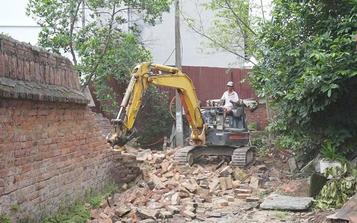  Người dân phường Tiền Phong tự nguyện hiến đất để mở rộng đường ngõ. 
