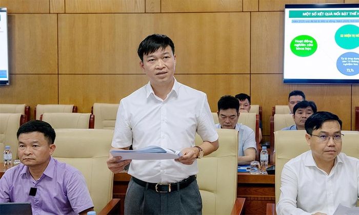  Lãnh đạo Sở Khoa học và Công nghệ báo cáo về tình hình thực hiện Nghị quyết 57 trên địa bàn tỉnh. 