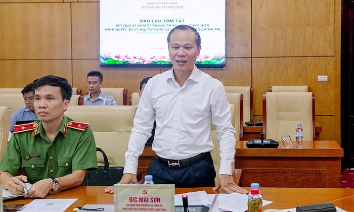  Phó Chủ tịch Thường trực UBND tỉnh Mai Sơn phát biểu làm rõ những vấn đề, kiến nghị tại hội nghị. 