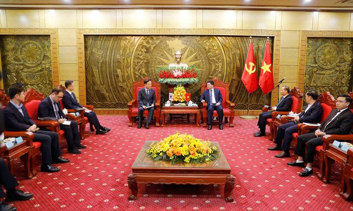  Quang cảnh buổi làm việc. 