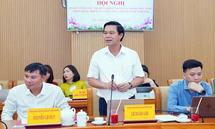  Phó Chủ tịch UBND tỉnh Bắc Ninh Lê Xuân Lợi chia sẻ kinh nghiệm trong lãnh đạo, chỉ đạo công tác thi đua, khen thưởng. 