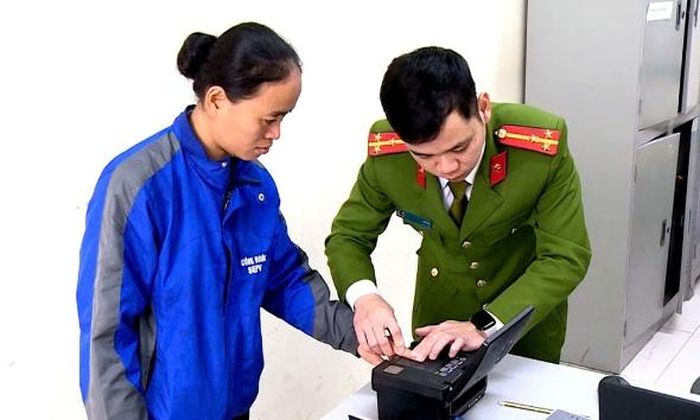 Người dân làm thủ tục cấp căn cước. Ảnh minh họa.