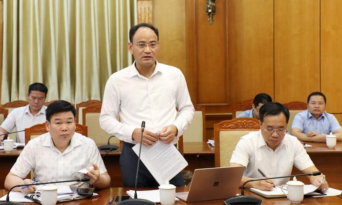  Lãnh đạo Sở Nông nghiệp và Môi trường báo cáo tiến độ thực hiện làm sạch, làm giàu dữ liệu đất đai. 