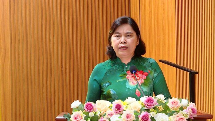 Đồng chí Trần Thị Hằng phát biểu chỉ đạo tại kỳ họp thường lệ giữa năm 2026 HĐND phường Tam Sơn.