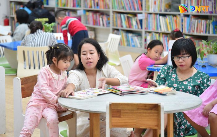 Nhu cầu đọc của trẻ thơ hôm nay đòi hỏi người viết phải thay đổi để tiếp cận, sáng tạo ra tác phẩm mang hơi thở đương đại. Ảnh: KHÔI NGUYÊN