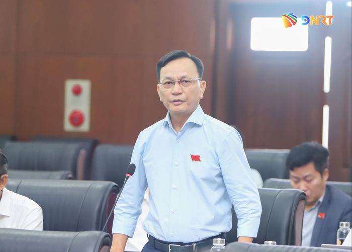 Đại biểu Nguyễn Thanh Phúc đặt câu hỏi chất vấn Giám đốc Sở Tài chính. Ảnh: PV