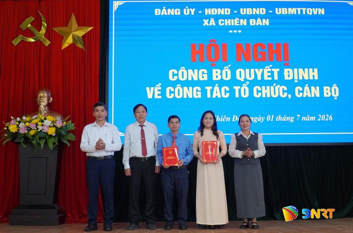 Công bố quyết định thành lập Trạm Y tế xã Chiên Đàn vào ngày 1/7/2026. Ảnh: N.ĐOAN