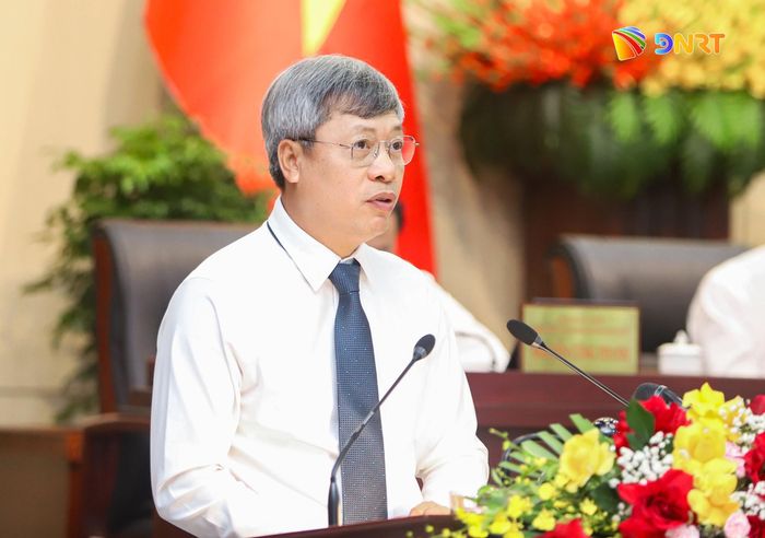 Phó Chủ tịch UBND thành phố Hồ Quang Bửu trả lời chất vấn của đại biểu HĐND thành phố. Ảnh: PV