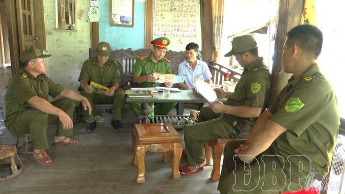 Thành viên Tổ an ninh trật tự các bản tích cực tham gia quản lý người sau cai nghiện.