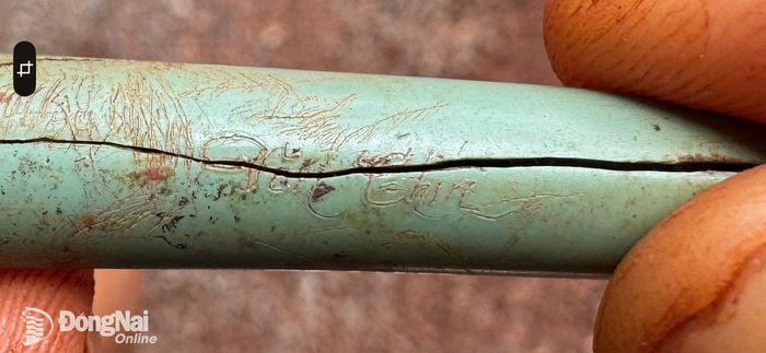 Cây viết có khắc chữ "Văn Chín". Ảnh: ĐVCC