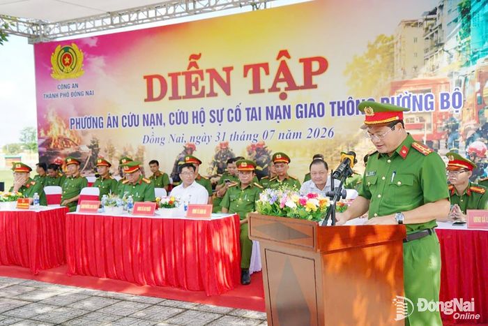 Đại tá Trần Anh Sơn -Phó Giám đốc Công an thành phố Đồng Nai phát biểu tại buổi diễn tập.