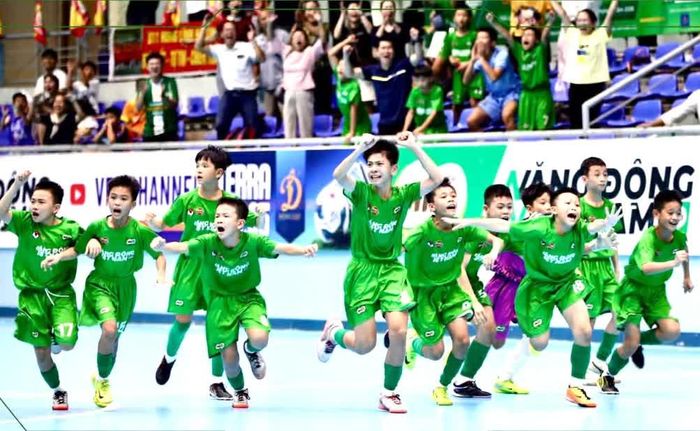 U.11 Học viện bóng đá Trường Tươi Đồng Nai ăn mừng khi vượt qua U.11 PVF-CAND ở vòng 1/8. Nguồn: Facebook