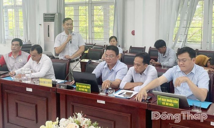 Đại biểu tham dự trao đổi về giải pháp cho dự án. Ảnh: HỮU LỘC