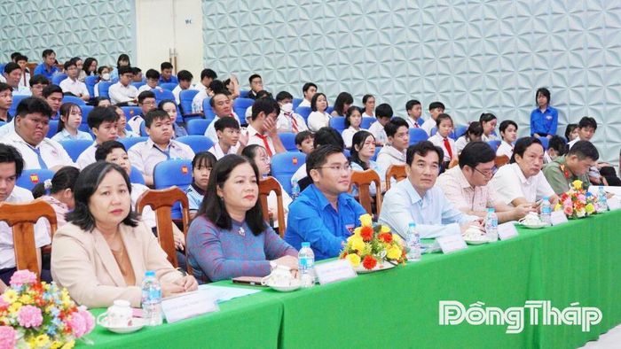 Đại biểu tham dự hội nghị.
