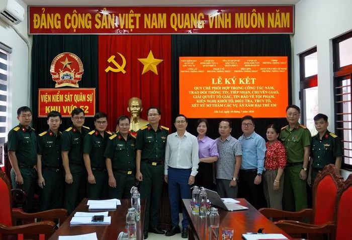 Nhiều cơ quan trong và ngoài ngành Quân đội tham gia ký kết. Ảnh: Xuân Dương