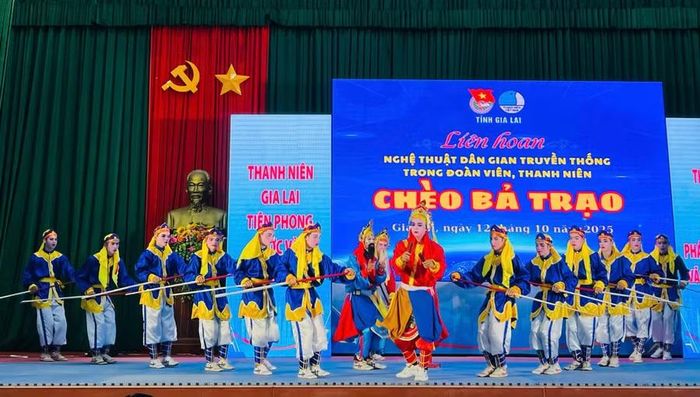 Cuộc thi “Thanh thiếu nhi Gia Lai bảo tồn văn hóa dân tộc” được tổ chức nhằm thúc đẩy thanh thiếu nhi giới thiệu, trình diễn và đề xuất giải pháp bảo tồn giá trị văn hóa truyền thống. Ảnh: M.N